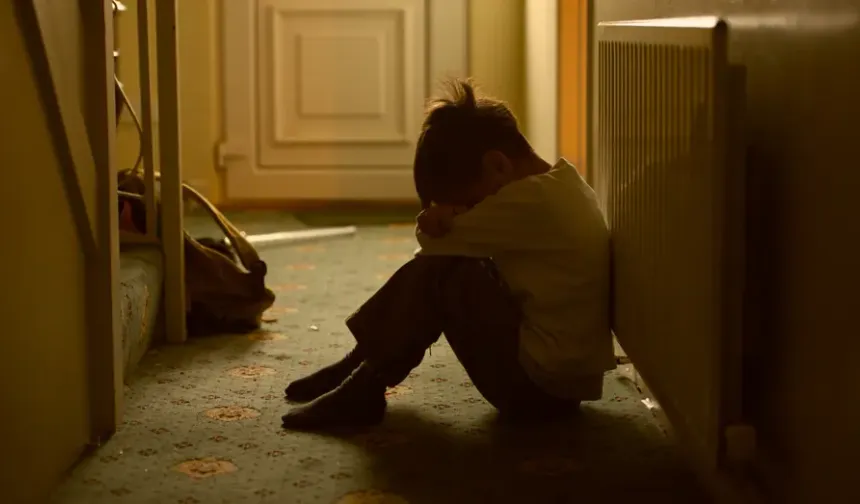 Sahte profillerle çocukları kandırdı.