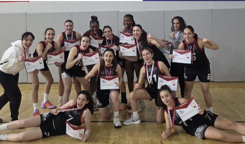 Levent Kolej 4’te 4’le final grubunda