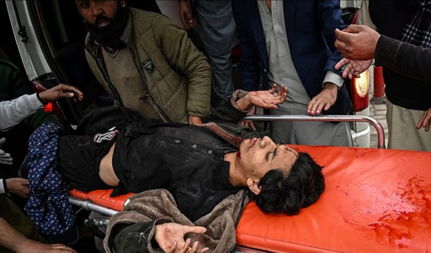 Cuma namazı kana bulandı