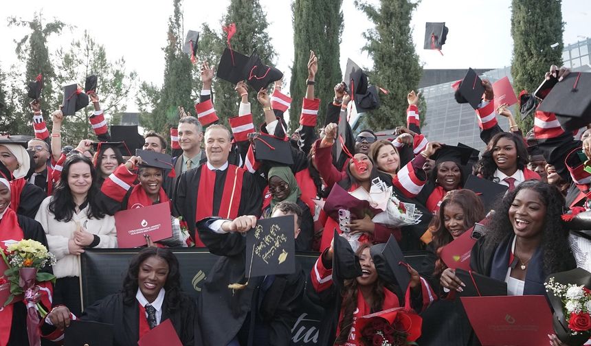 UKÜ 2025 – 2026 Akademik Yılı Güz Dönemi Mezuniyet Töreni yapay zekâ destekli dijital sistemle gerçekleştirildi