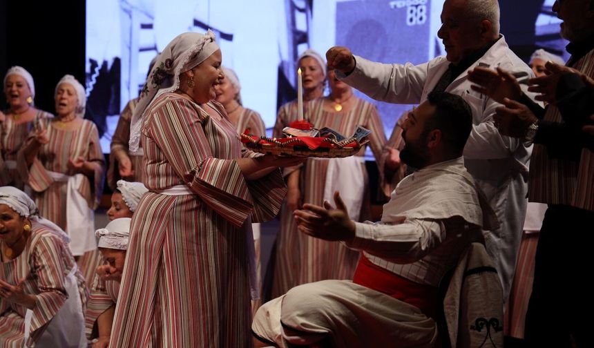 Gelenekten Geleceğe Mirasımız Kıbrıs Müzikali ayakta alkışlandı