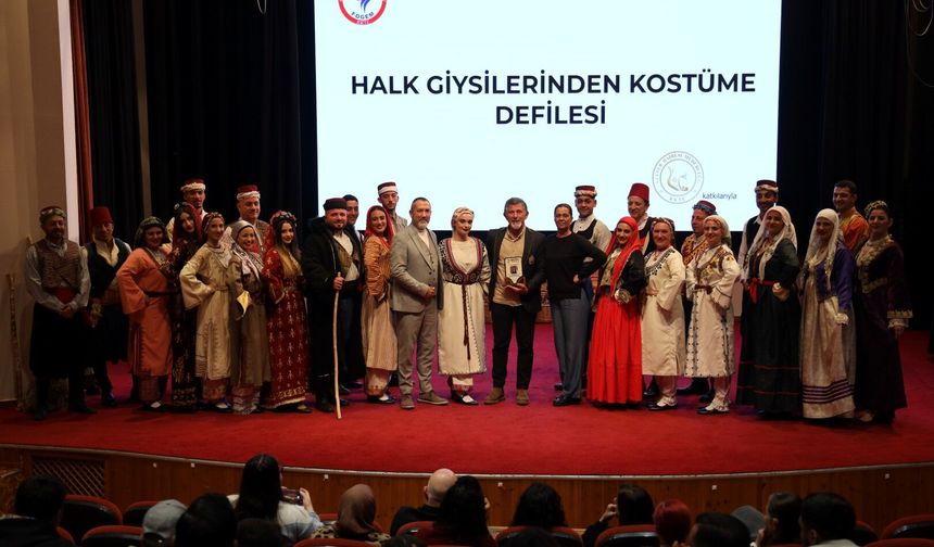 İskele'de Kıbrıs Türk Kostüm Defilesi ilgi gördü
