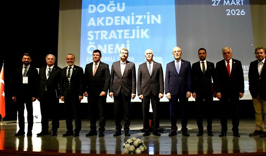 “Doğu Akdeniz’in Stratejik Önemi” konulu forum DAÜ’de yapıldı