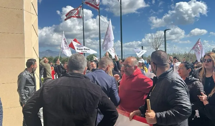 Sendikalar barikatları aşarak kapıya dayandı!