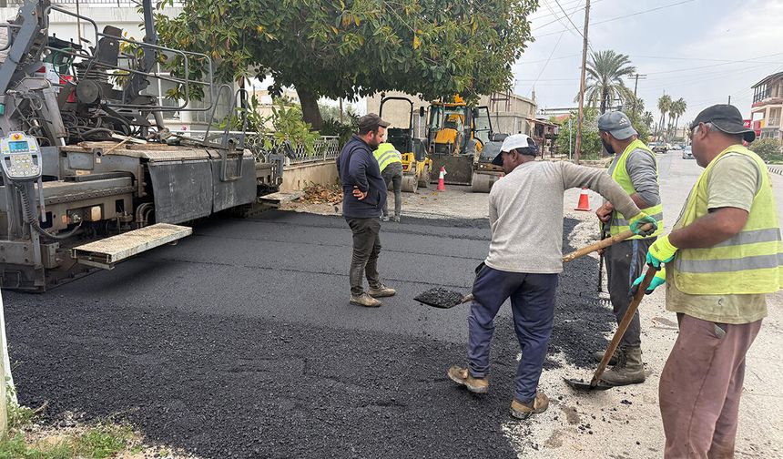 İskele’de asfaltlama çalışmaları devam ediyor