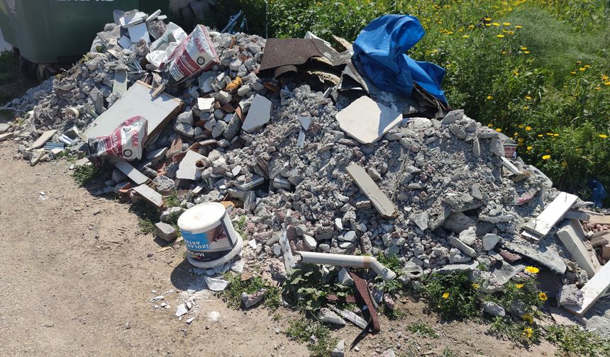 Molozlar neden yol kenarlarına bırakılıyor?