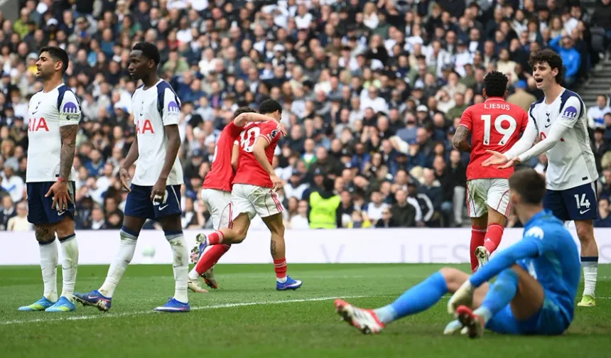 Tottenham dibe vurdu