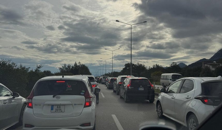 KKTC'de yolda giden araç sayısı 447 bin 592
