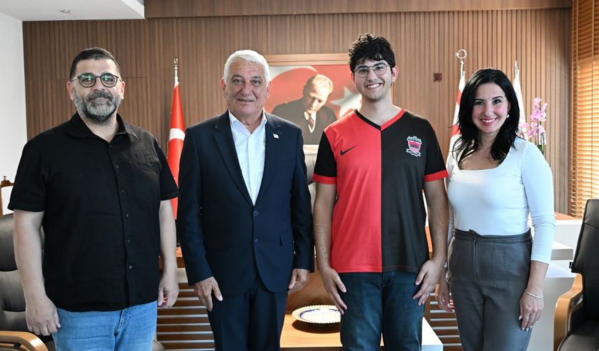 Şampiyon satranççı Emre Şeb’den Özçınar'a ziyaret