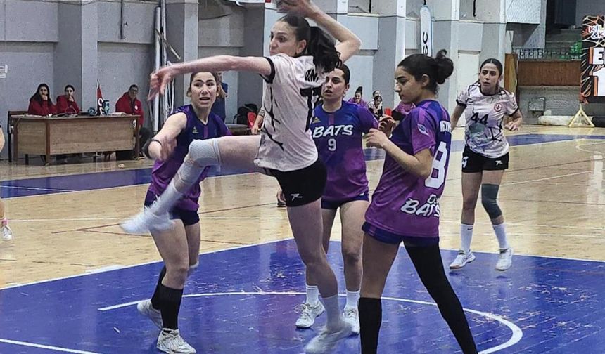 KKTC Hentbol Federasyon Kupası’nda finalin adı kondu!