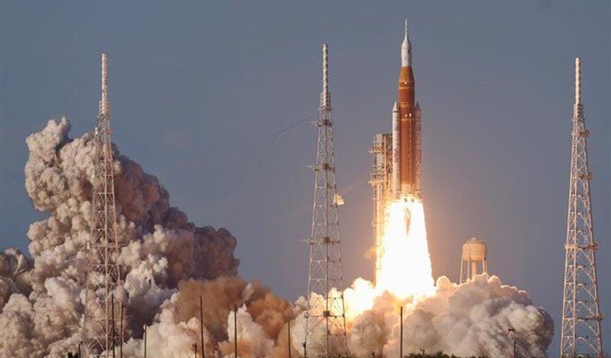 NASA Artemis II görevi kapsamında Orion uzay aracını Ay'a fırlattı