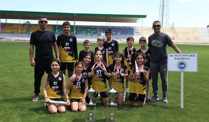 Şht. Hüseyin Akil İlkokulu çifte şampiyon