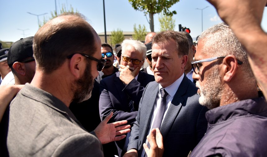 Taksiciler, Meclis önünde Arıklı'dan söz aldı