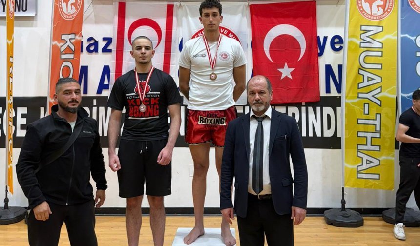 Şahin, 84 kiloda Kickboks şampiyonu