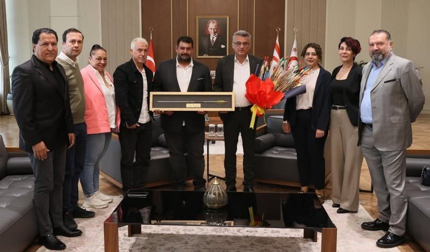 Erhürman, Okçuluk Federasyonu yönetimini kabul etti