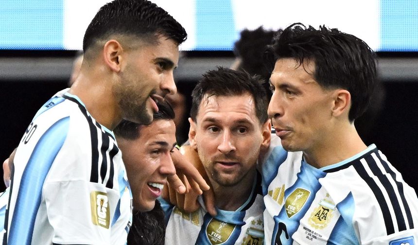 Arjantin liderliğe, Messi zirveye yerleşti