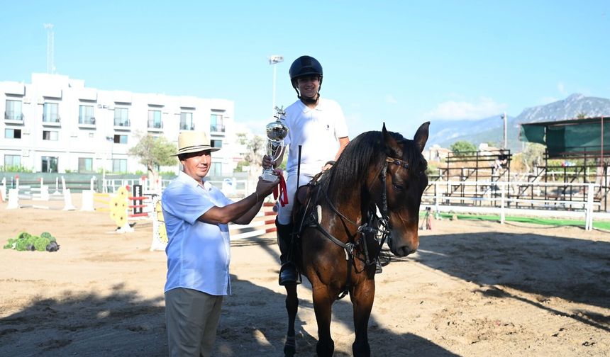 Tunaç Atlı Spor Kulübü’nde şampiyonlar geçidi