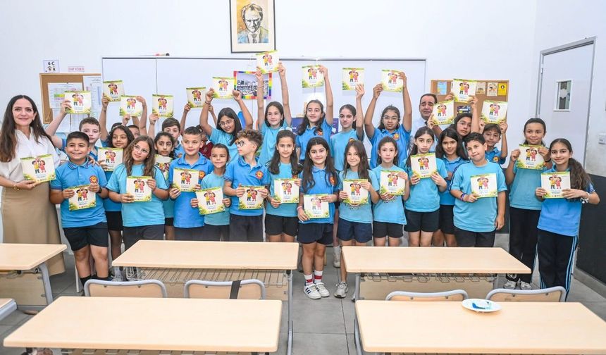 “Karlina’nın Hikayesi” öğrencilere karne hediyesi olarak dağıtıldı