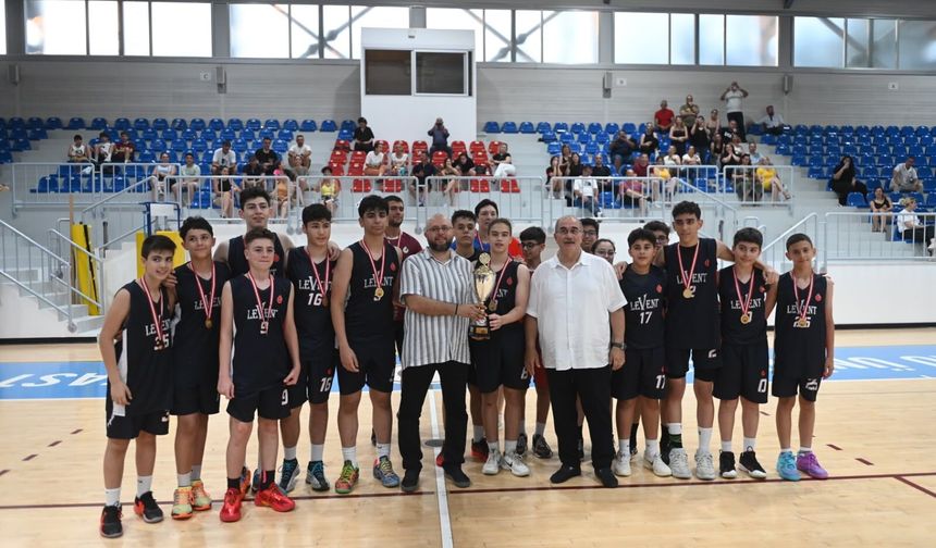 Levent U14 Erkek Takımı şampiyon