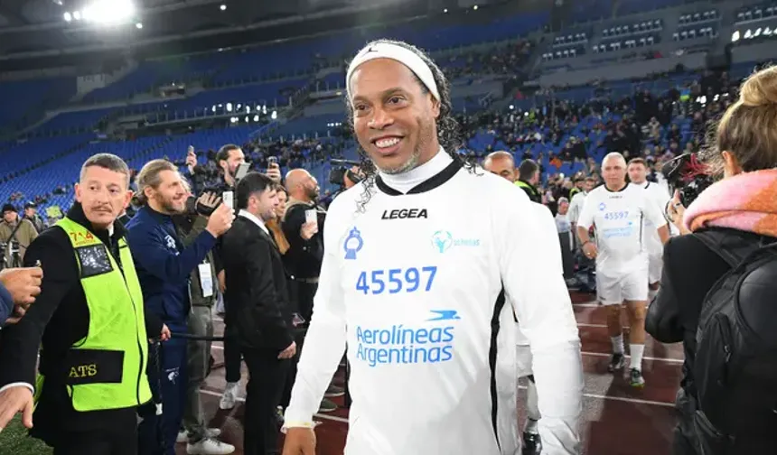Ronaldinho sahalara dönüyor