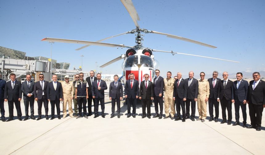 Cevdet Yılmaz KKTC’ye geldi, Yangın Söndürme Helikopteri'ni teslim etti