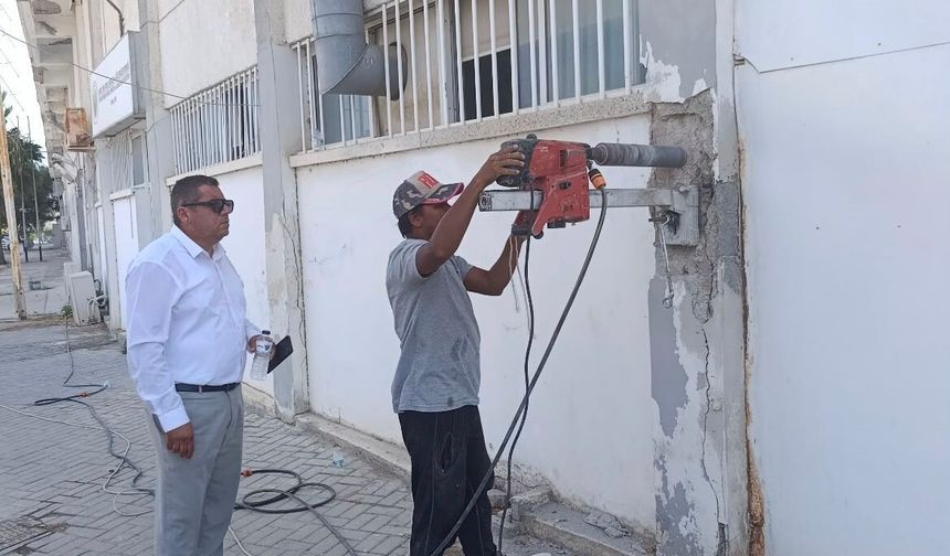 Atatürk Stadında karot testi yapılıyor