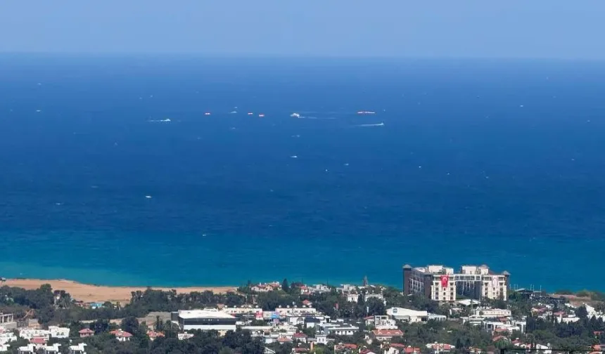 Girne Limanı'ndan çıkan yolcu gemisi alabora oldu