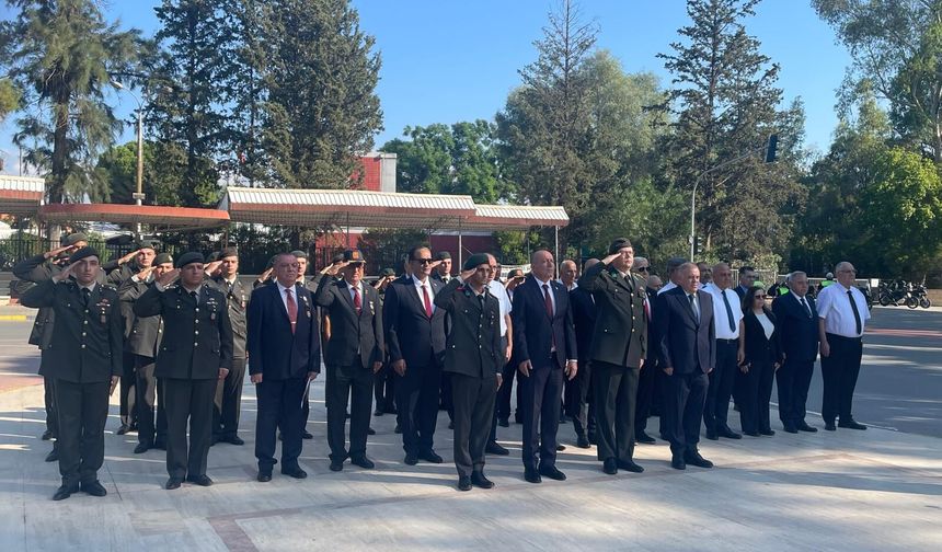 19 Eylül Gaziler Günü nedeniyle Lefkoşa Atatürk Anıtı önünde tören düzenlendi