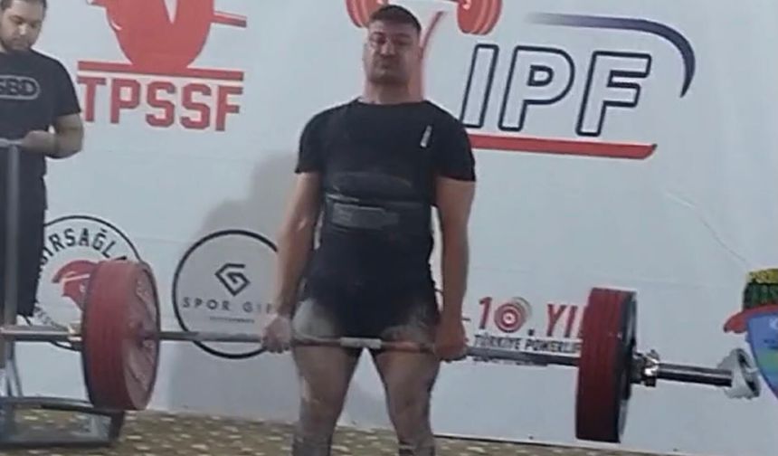 Hüsnü Batıkan, İzmir’deki Ultimate Deadlift Şampiyonası’nda şampiyon