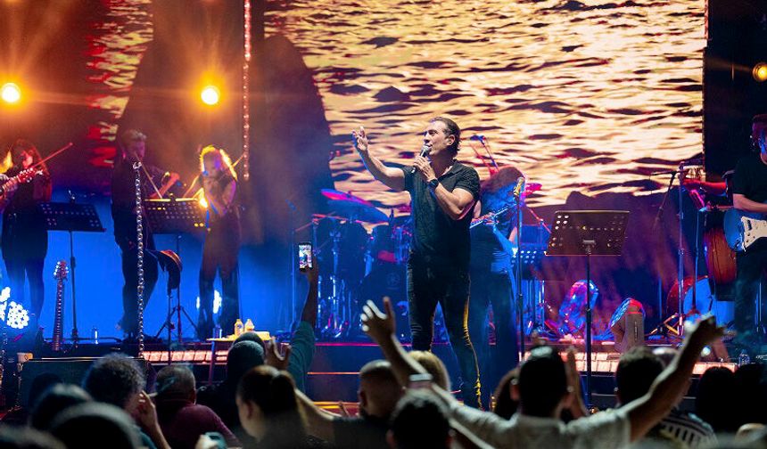 Kıraç, Merit Royal Gardens’ta unutulmaz bir müzik gecesine imza attı