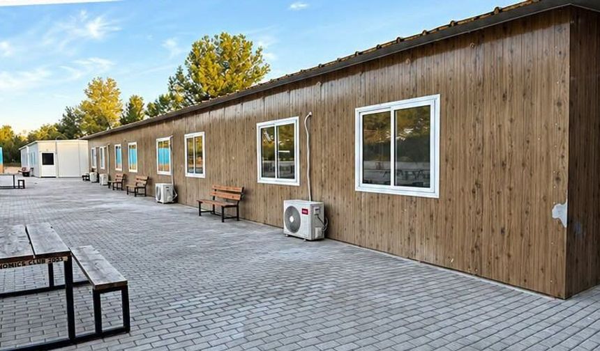 Lefkoşa TMK’da prefabrik sınıflarda eğitime velilerden tepki