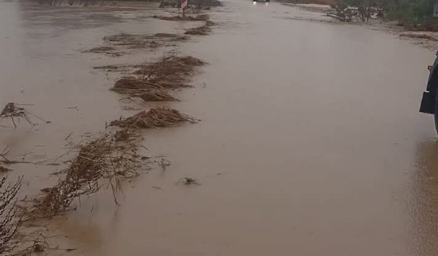 Dikkat! Bu yol geçici olarak trafik akışına kapatıldı