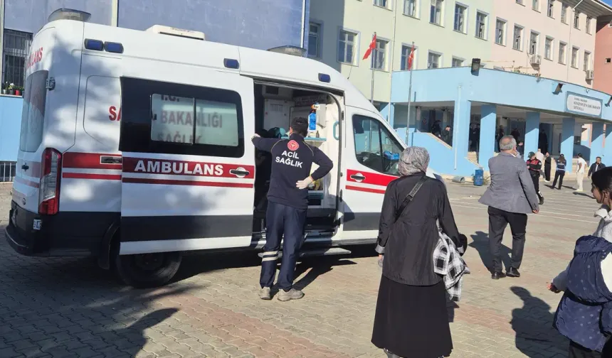 İstanbuda Başakşehir'de bulunan ortaokulda bıçaklı saldırı