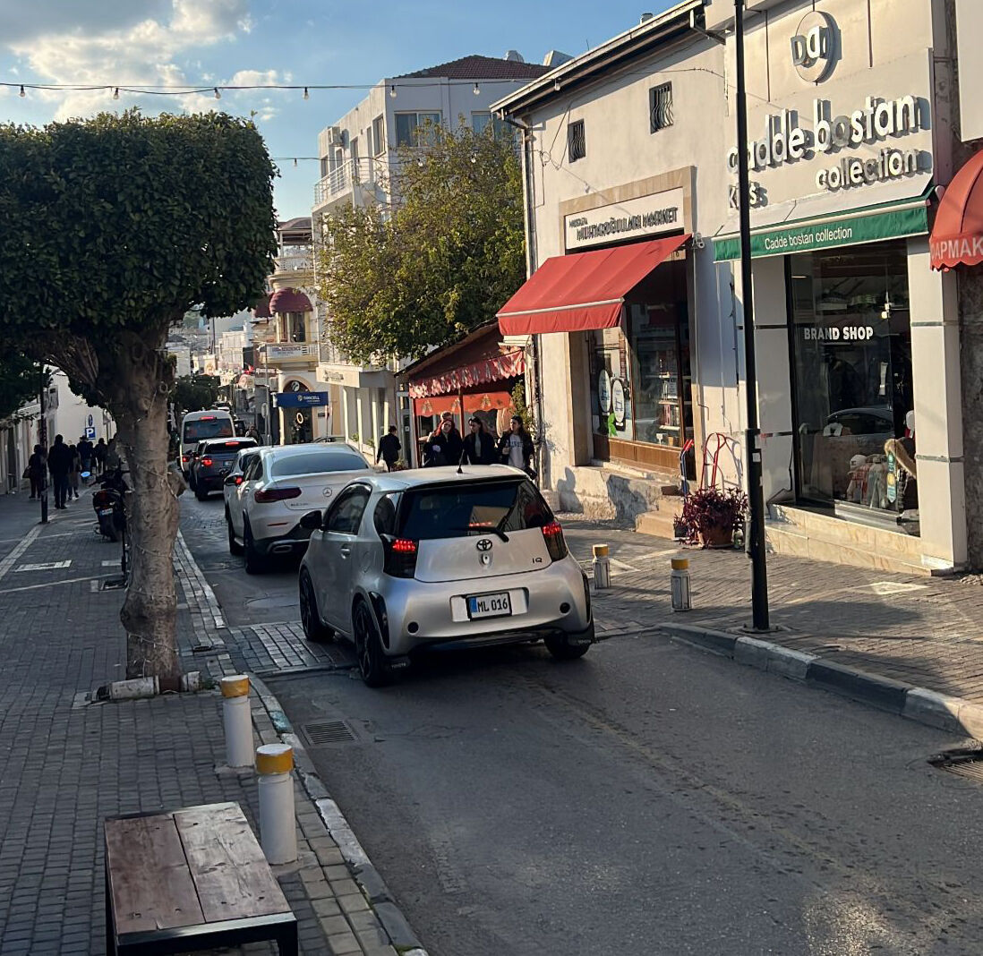 Girne esnafı kan ağlıyor
