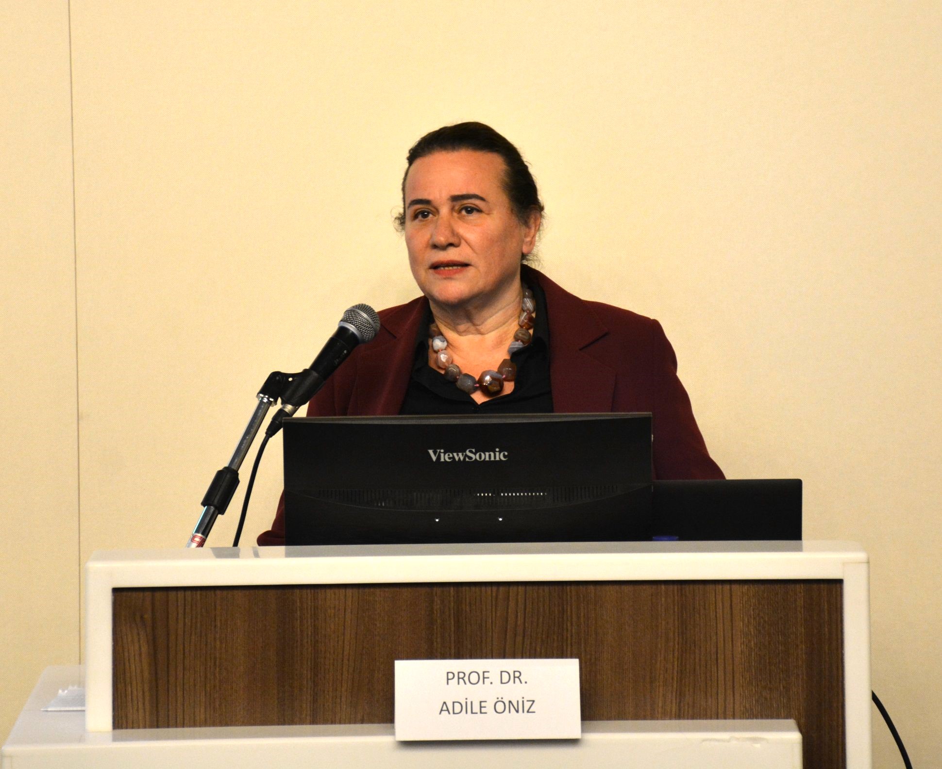 Prof. Dr. Adile Öniz