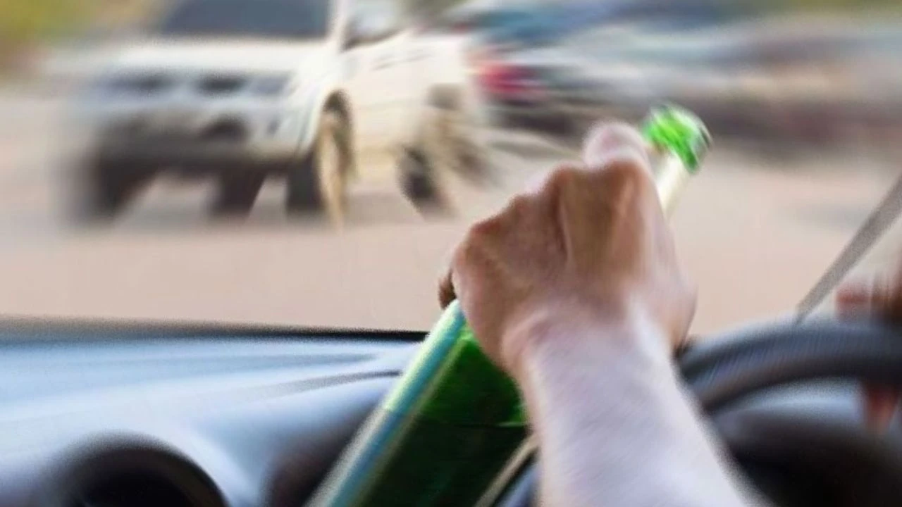 Alkol testini reddeden sürücü kazaya karıştı