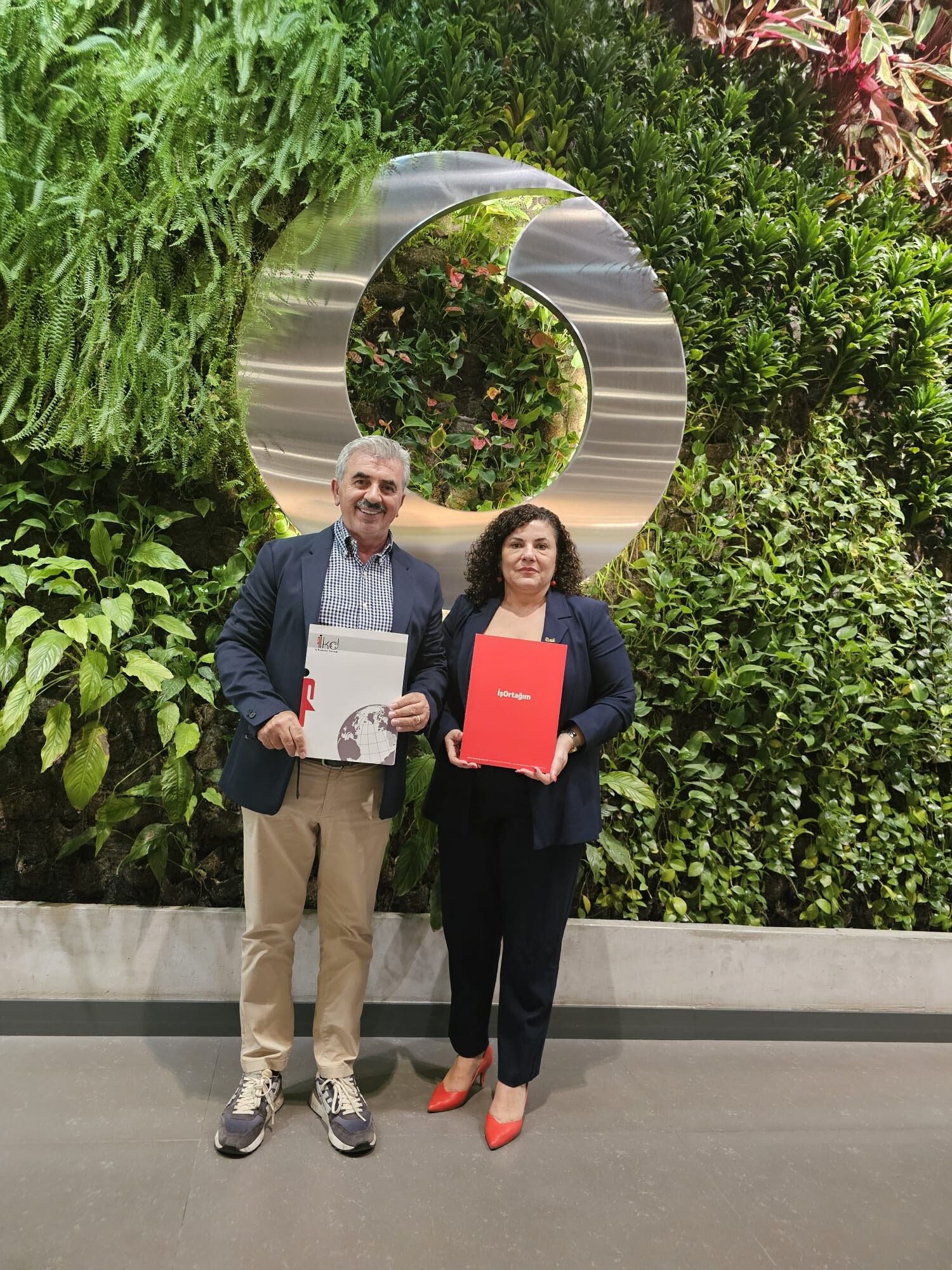 1753682629918İş Kadinlari Derneği̇1