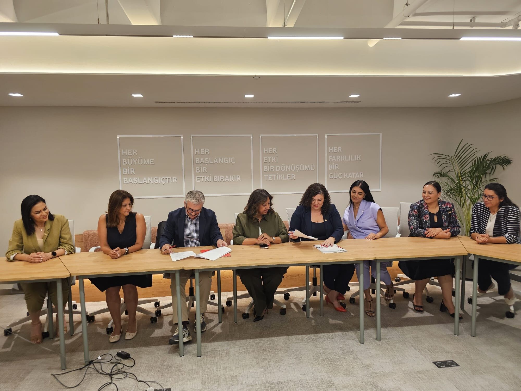 1753682629920İş Kadinlari Derneği̇3