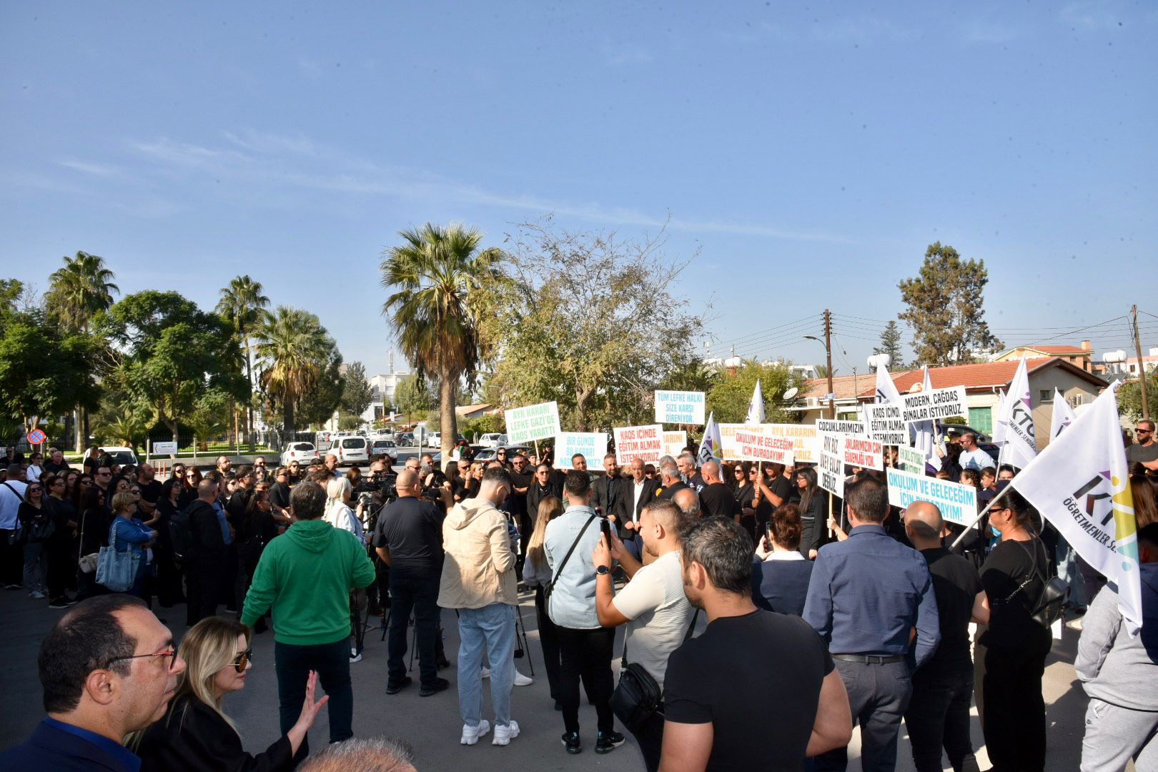 Lefke İstiklal İlkokulu Grev1