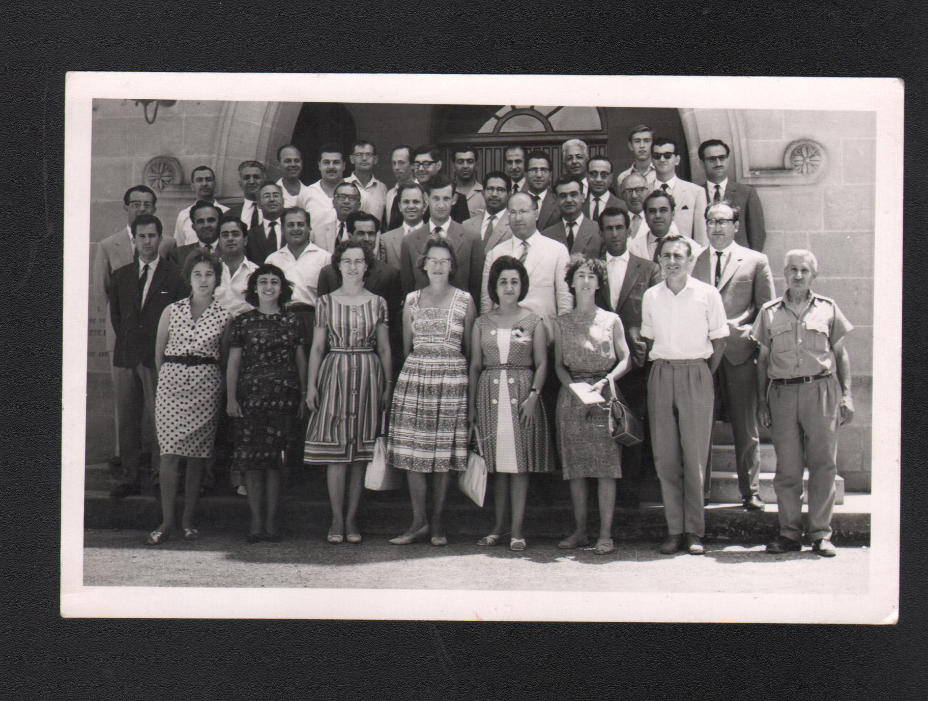 The English School Ana Girişi 1962. Ikinci Sıra Soldan 2.Hoca.en Arkada Sağdan Üçüncü Gözlüklü Behsat Gürsel Hoca Iki Sıra Sağdan Ikinci Hasan