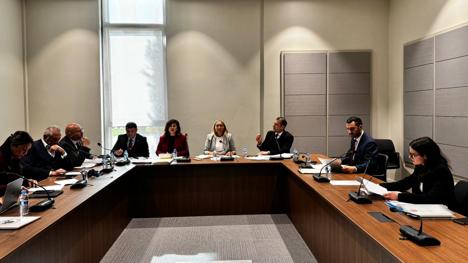 1765975423046 H U K U K1712252