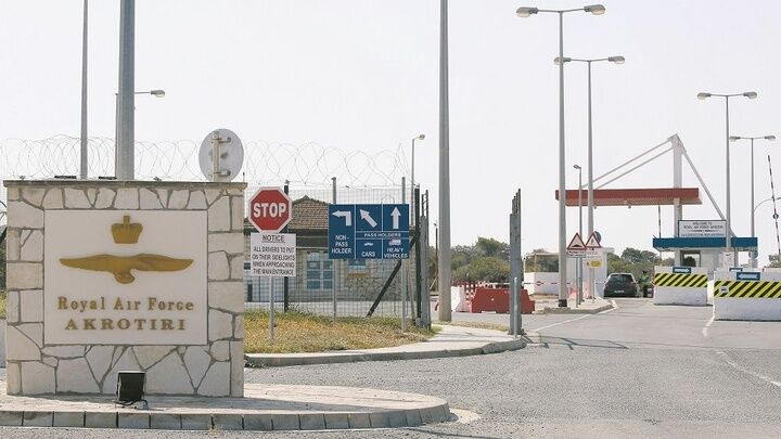 Schengen süreci önündeki İngiliz egemen üsler bölgesi engeli kalktı