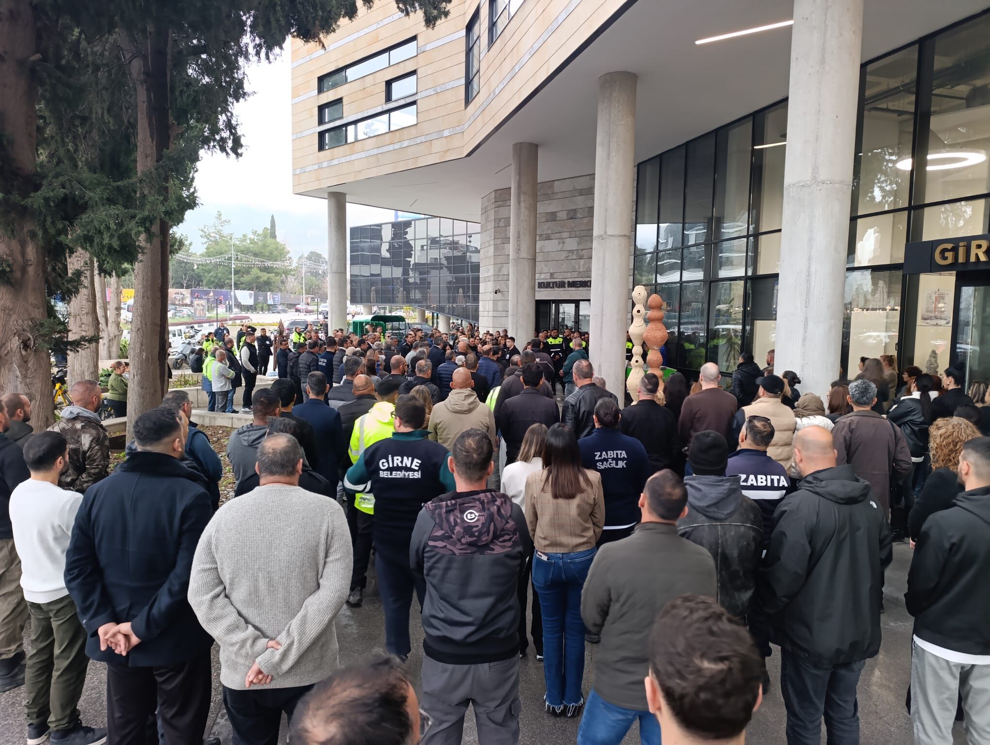 1773913622525Gi̇rne Beledi̇yesi̇ Tören1