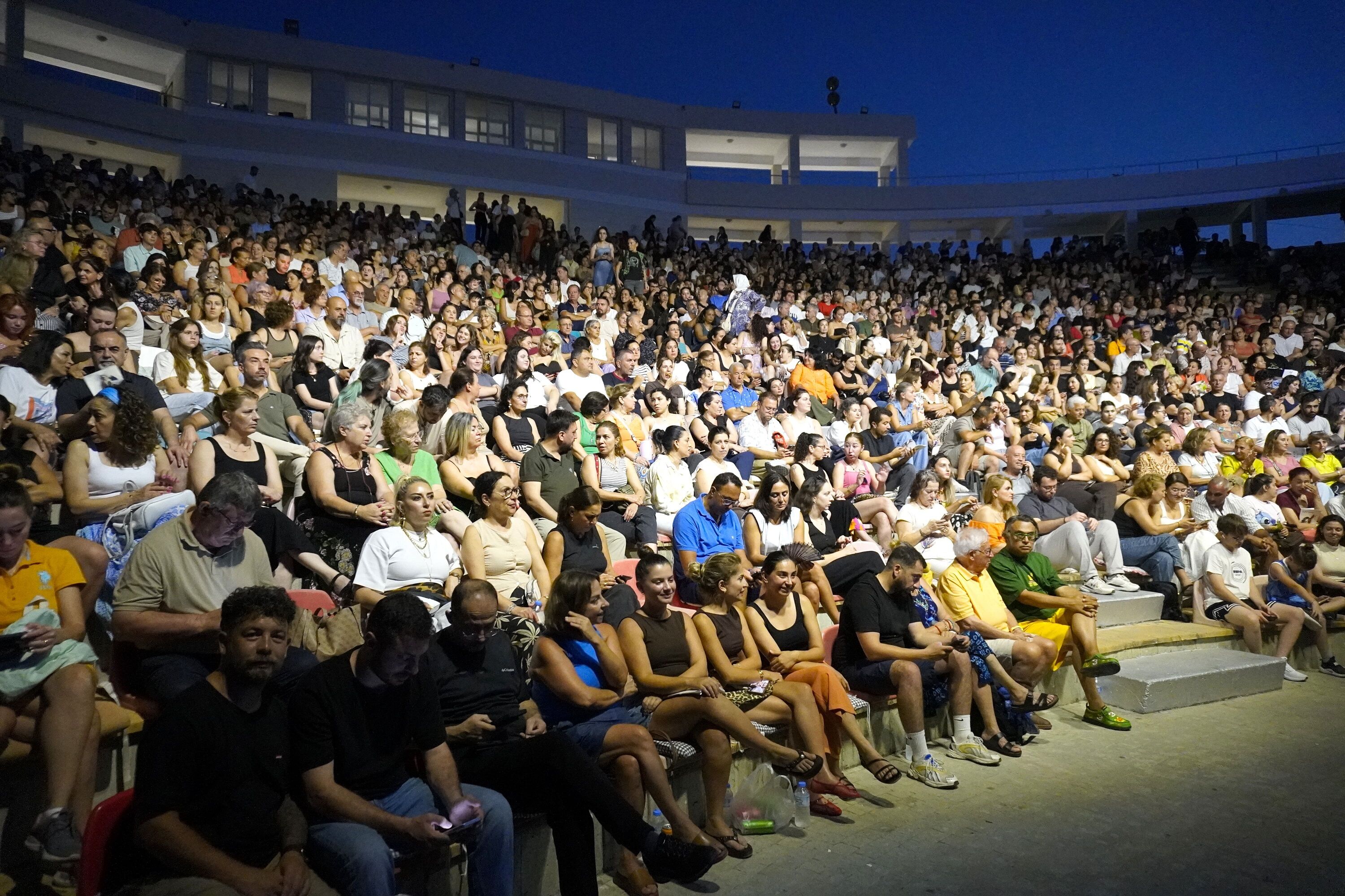 1782547541546Ti̇yatro Festi̇vali̇ (4)