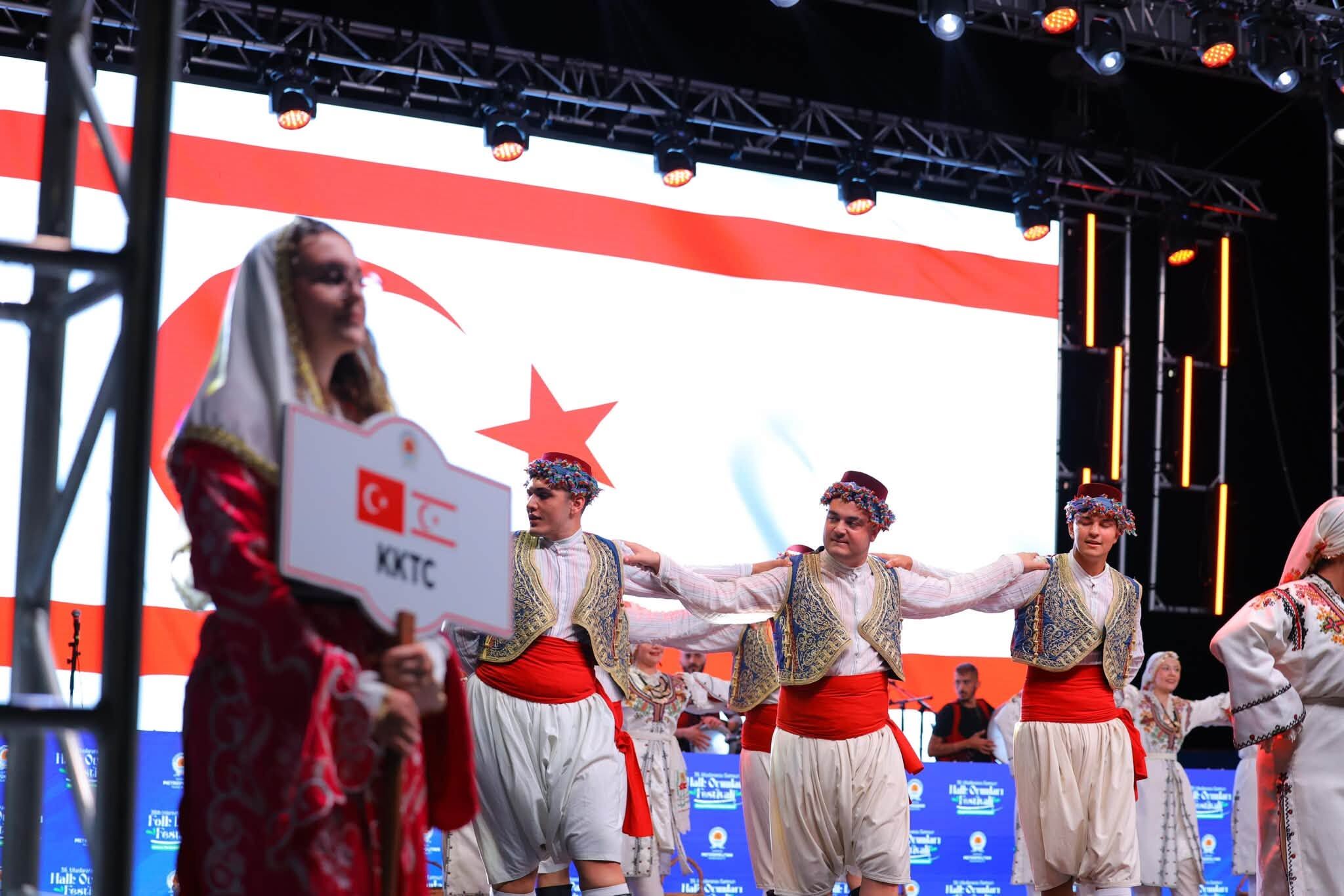 1784892264134Halk Danslari Samsun 1