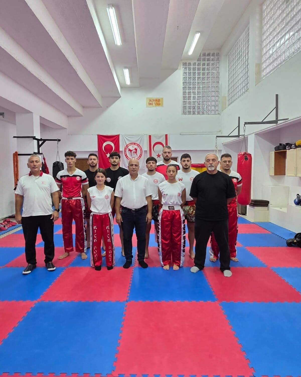 11 kickbokscu kuşak terfisi aldı