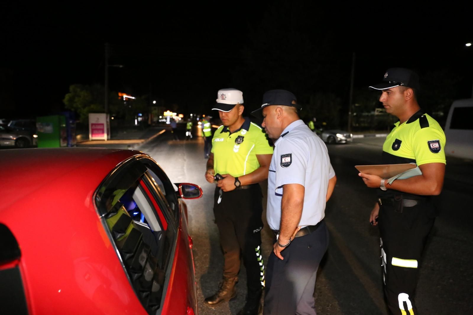 Polisten beş ilçede asayiş ve trafik denetimi