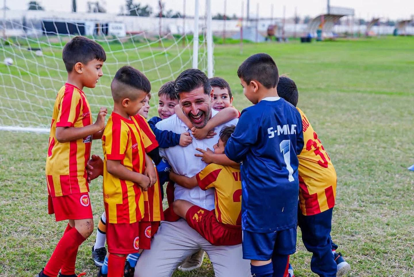 Hasan Sapsızoğlu, futbol hayatına başladığı Vadili’de genç sporcularla buluştu